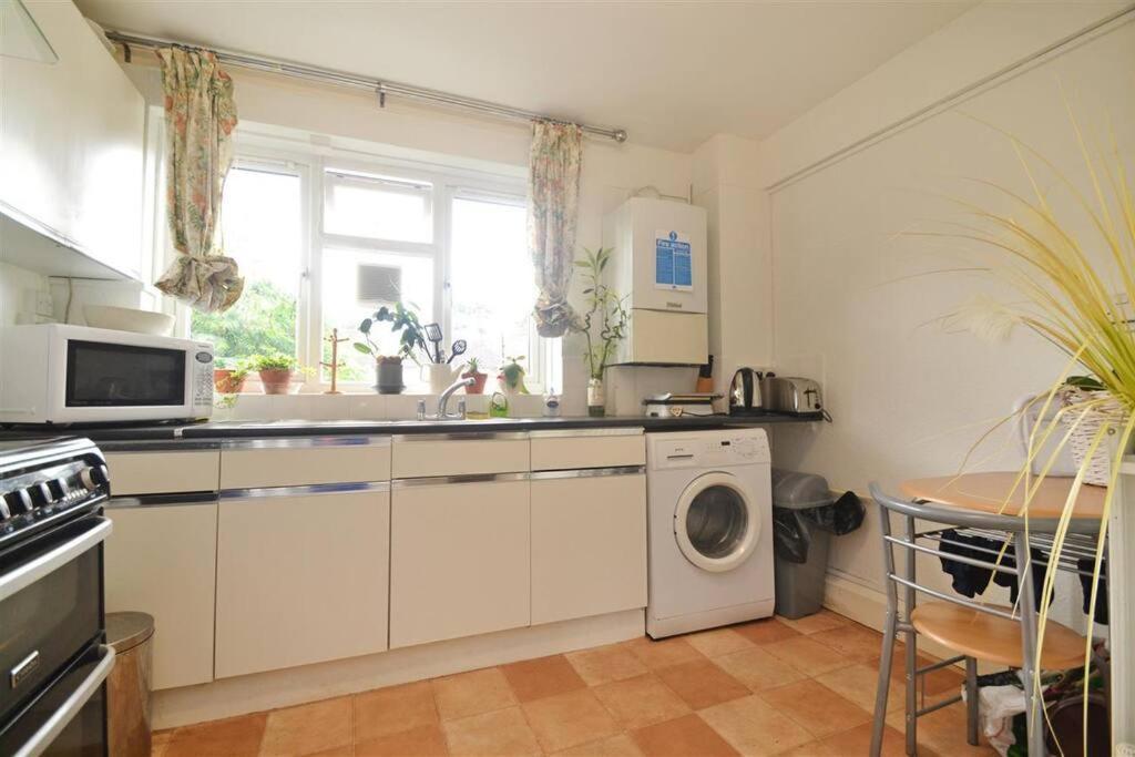 Lovely One Bed Apartment To Rent Londra Exterior foto