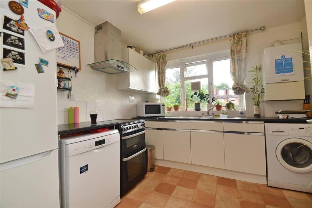 Lovely One Bed Apartment To Rent Londra Exterior foto
