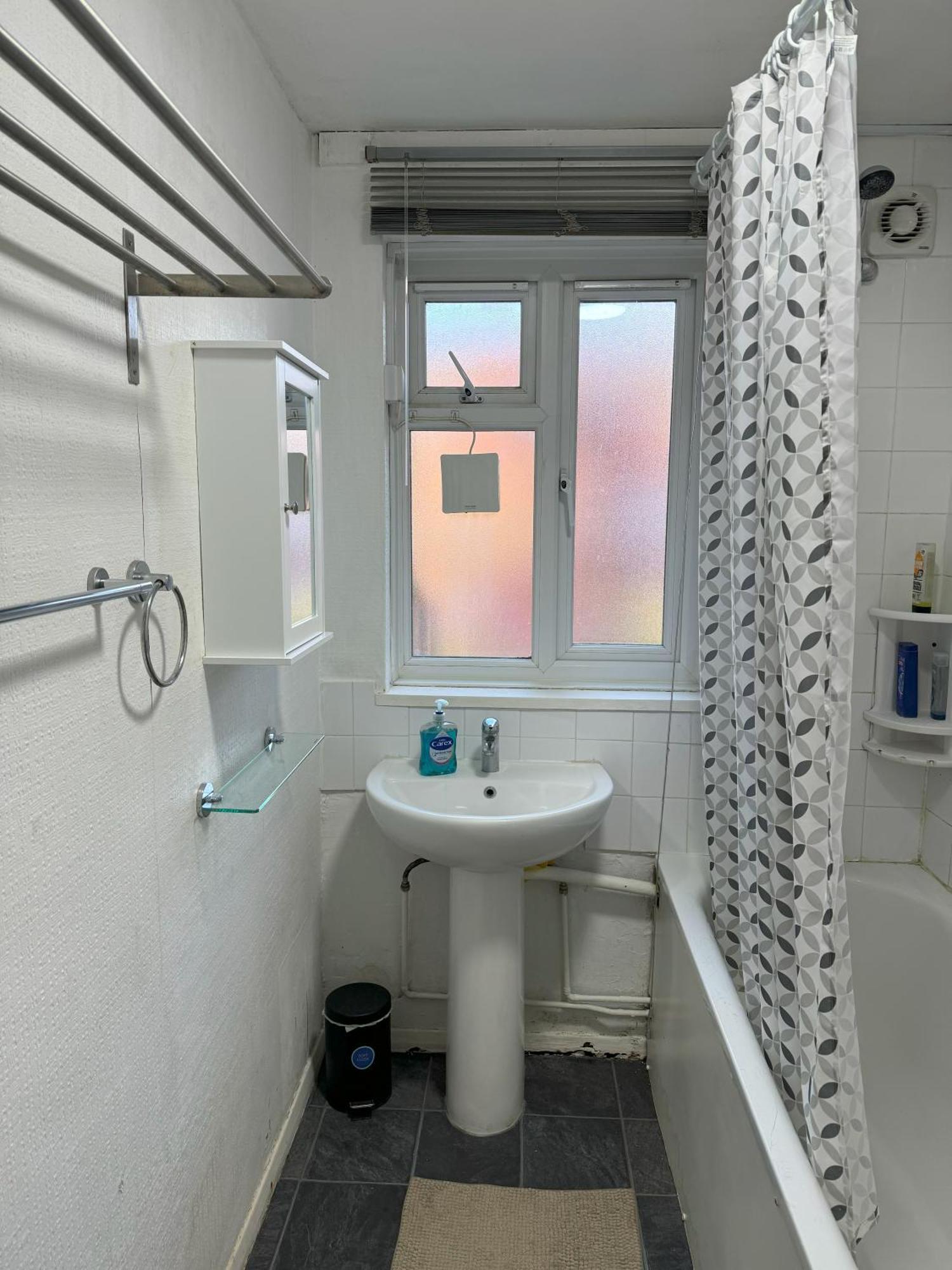 Lovely One Bed Apartment To Rent Londra Exterior foto