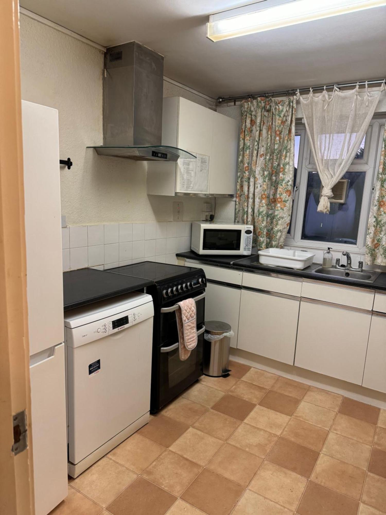 Lovely One Bed Apartment To Rent Londra Exterior foto